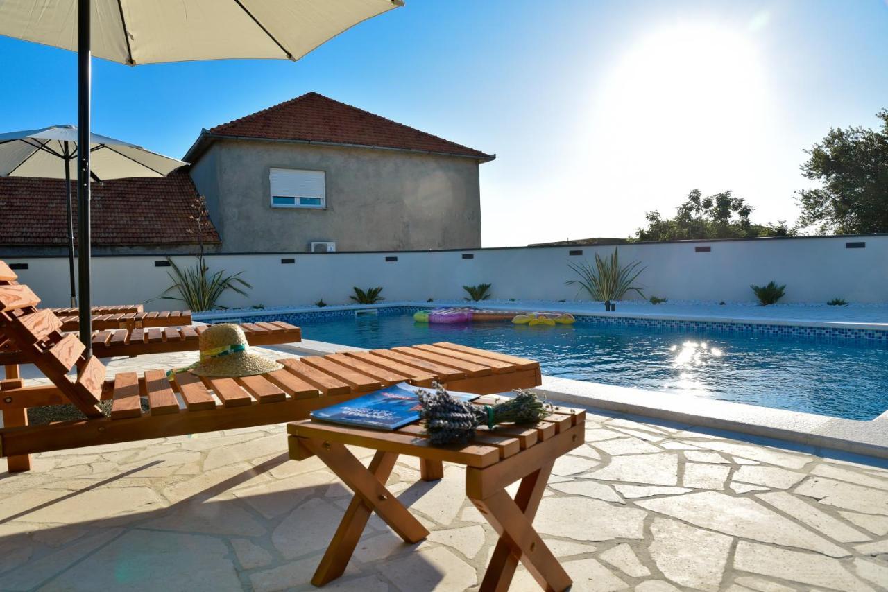 Villa Navita Augustinus With Pool Debeljak Екстериор снимка